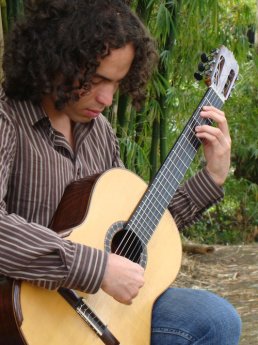 David Coto se lleva segundo lugar en concurso de guitarra